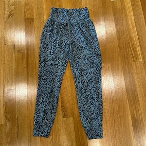 Athleta salutation jogger green size XS